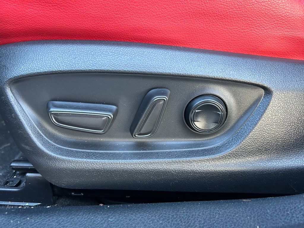 Thumbnail: 2020 Toyota Camry - 16