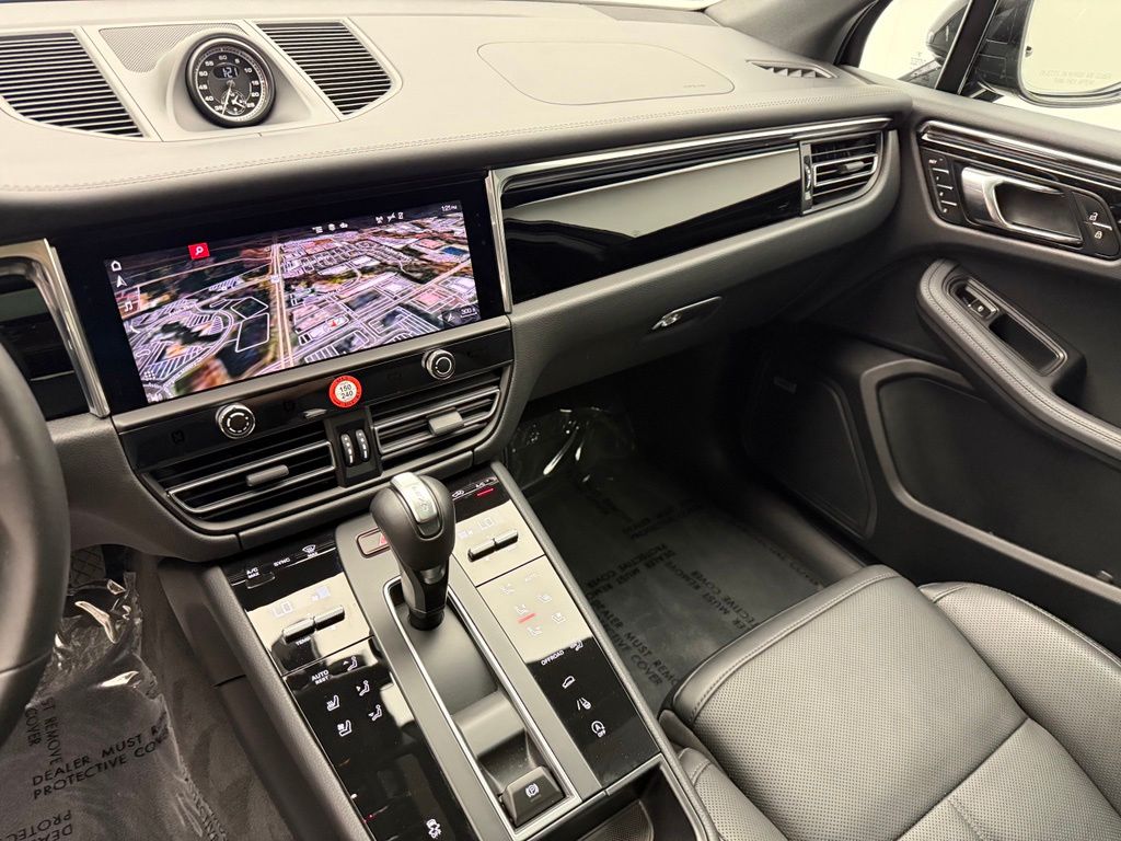 Thumbnail: 2026 Porsche Macan - 16