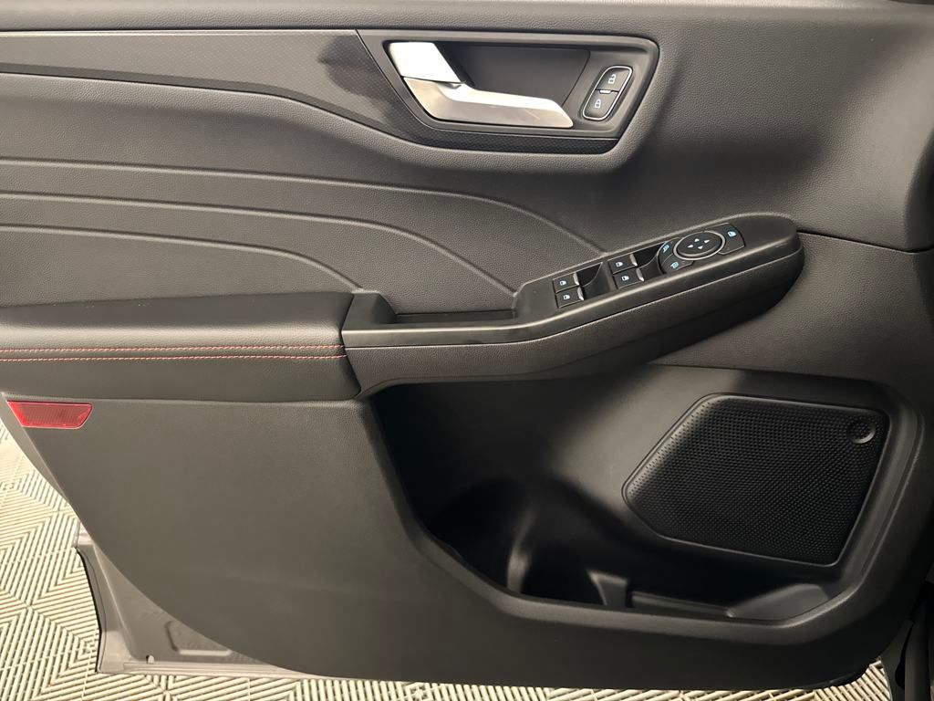 2025 Ford Escape ST-Line photo 16