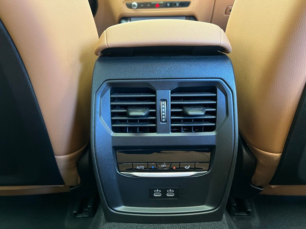 Thumbnail: 2025 BMW 3 Series - 9