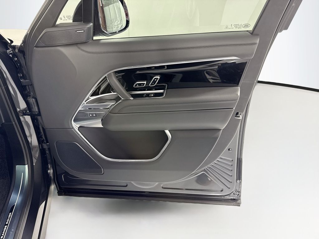 Thumbnail: 2026 Land Rover Range Rover - 25