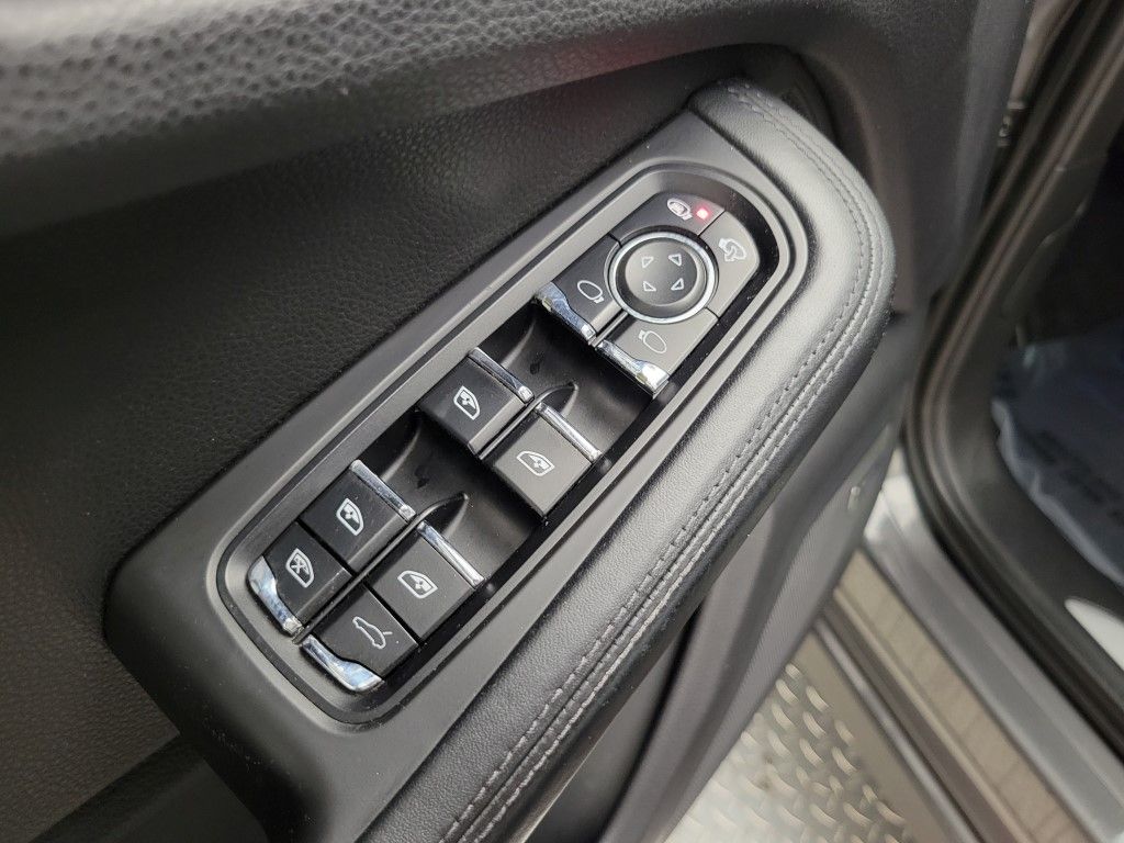 Thumbnail: 2015 Porsche Macan - 28