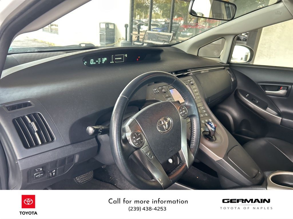2013 Toyota Prius Three photo 6