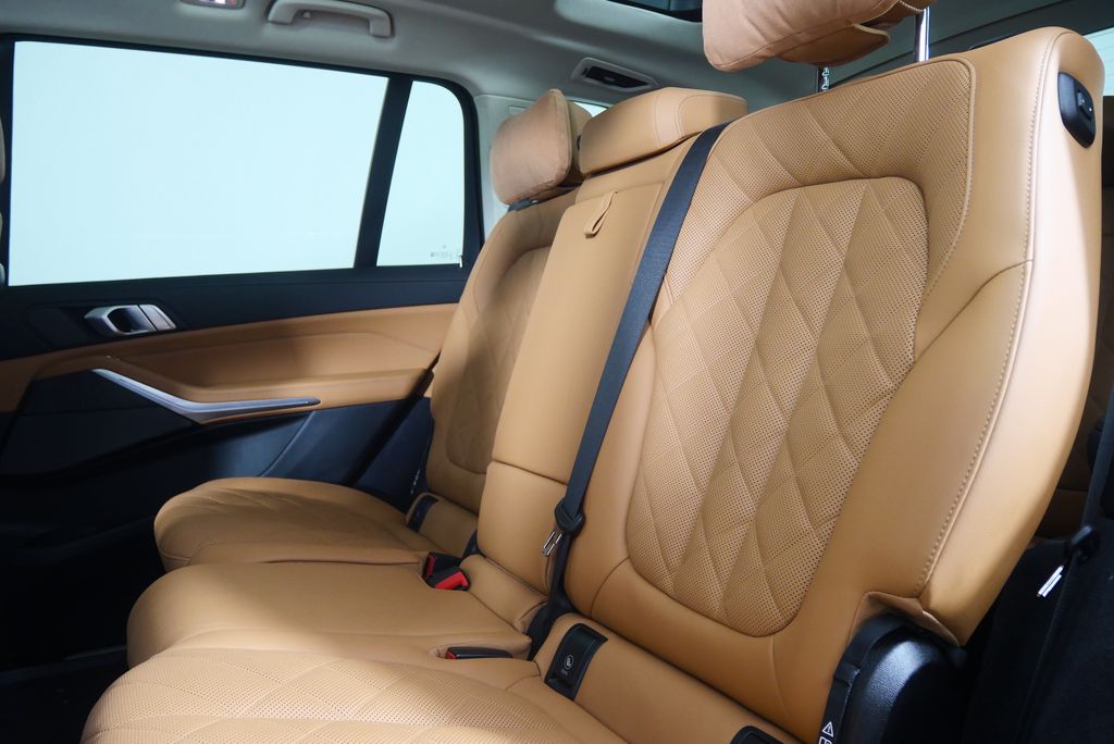 Thumbnail: 2024 BMW X7 - 16