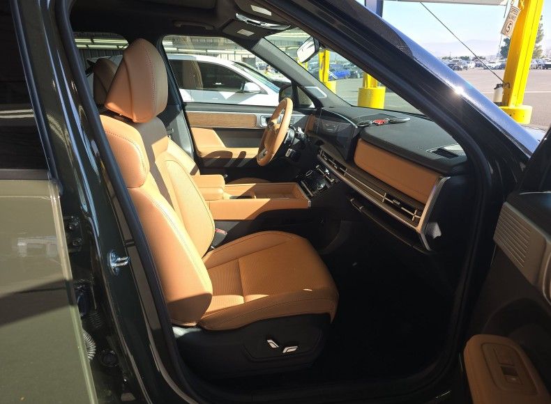 Used 2025 Green Hyundai Limited image 9