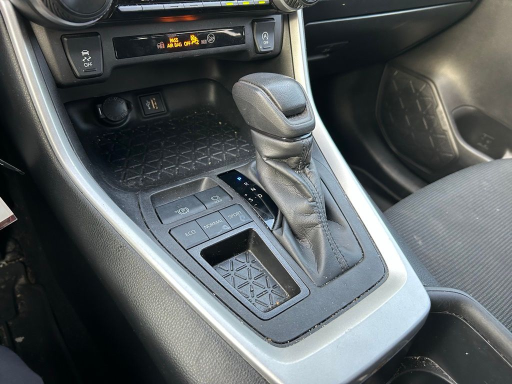 2024 Toyota RAV4 LE 26