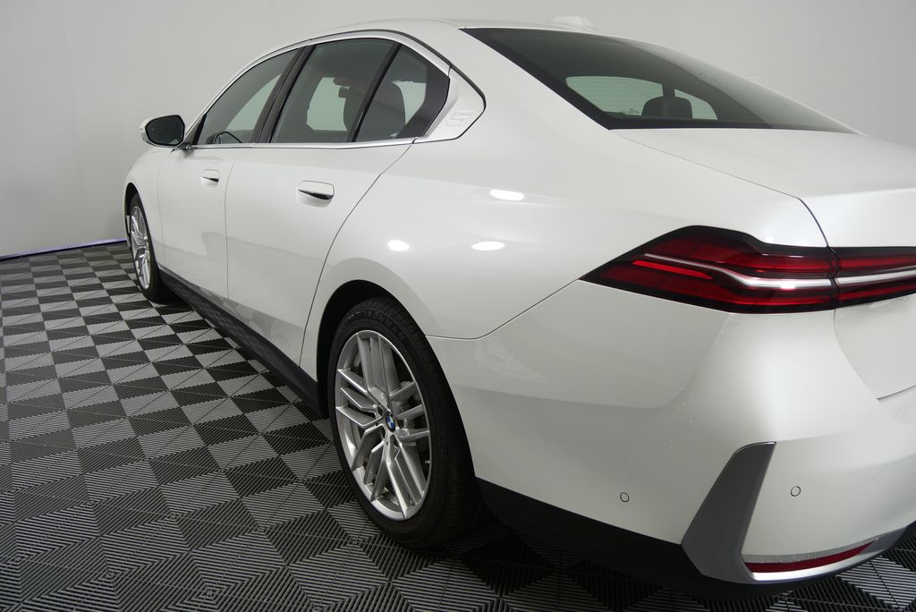 2024 BMW 5 Series 530i 5