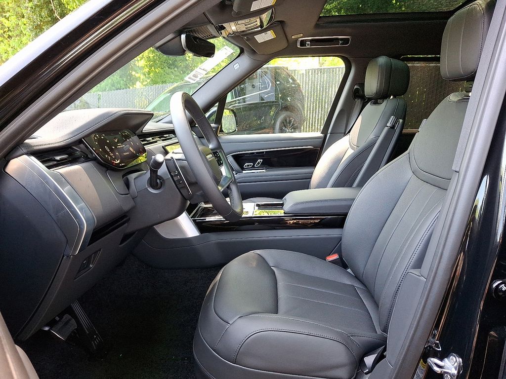 2025 Land Rover Range Rover SE 7