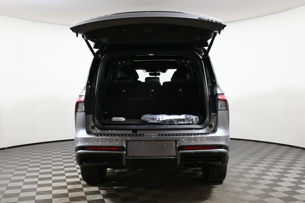 Thumbnail: 2026 INFINITI QX80 - 31