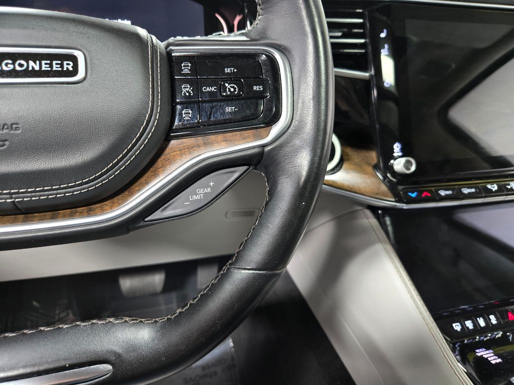 2022 Jeep Grand Wagoneer Series II - Photo 16