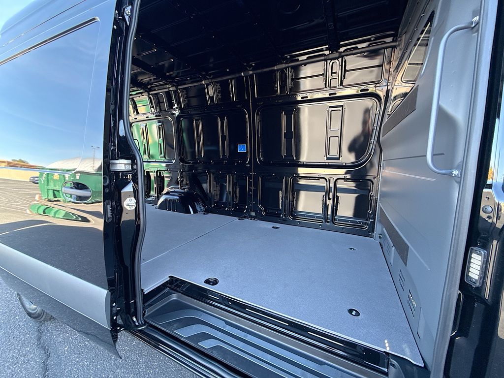 Thumbnail: 2026 Mercedes-Benz Sprinter - 21