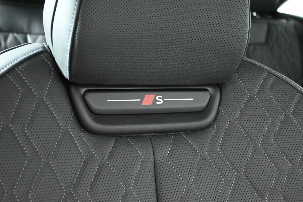 Thumbnail: 2025 Audi S6 - 23