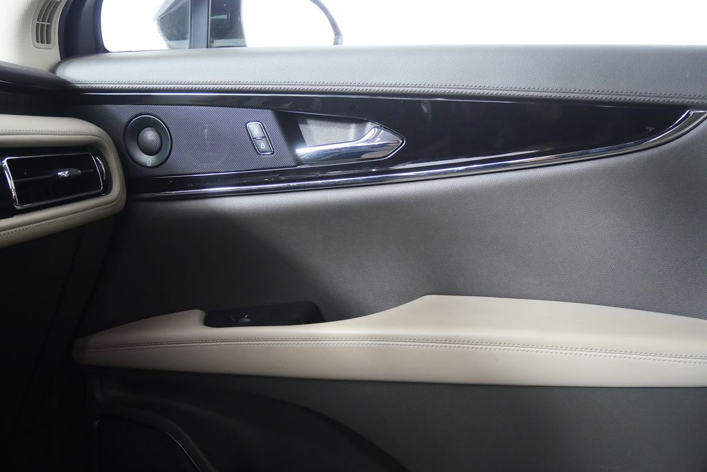 Thumbnail: 2021 Lincoln Nautilus - 25