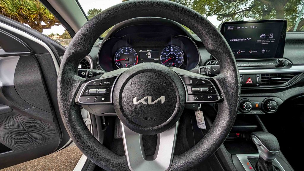 Used 2024 Kia Forte LXS 4D Sedan