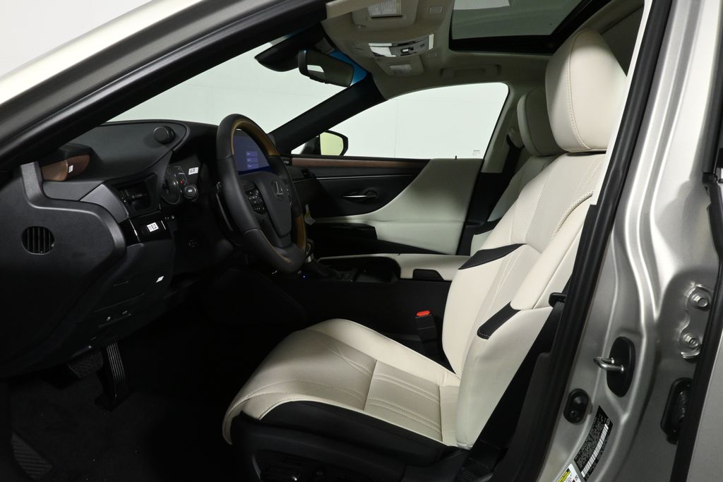 Thumbnail: 2025 Lexus ES - 3