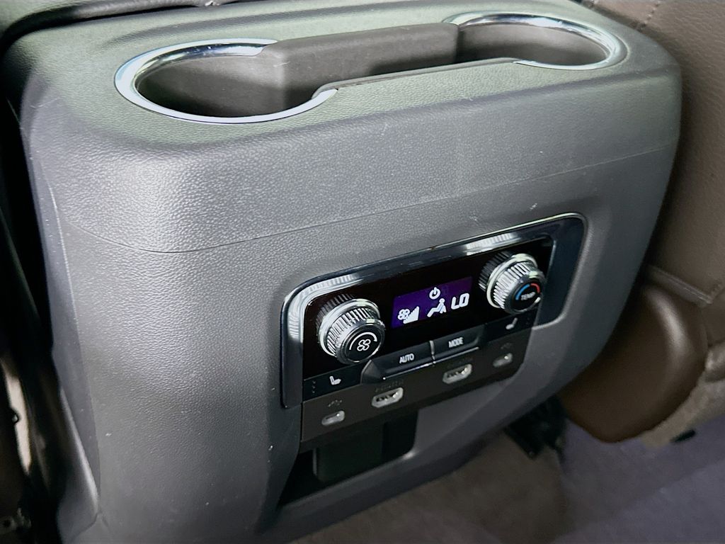 Thumbnail: 2021 GMC Yukon XL - 27