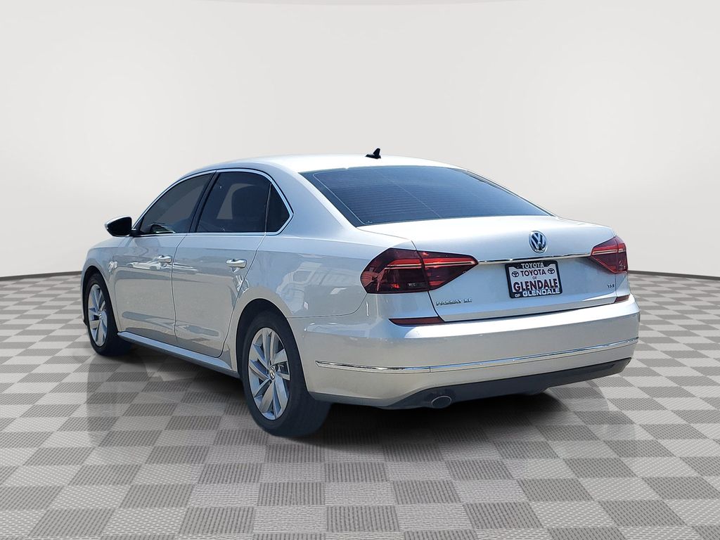 Used 2018 Reflex Silver Metallic Volkswagen 2.0T SE image 3