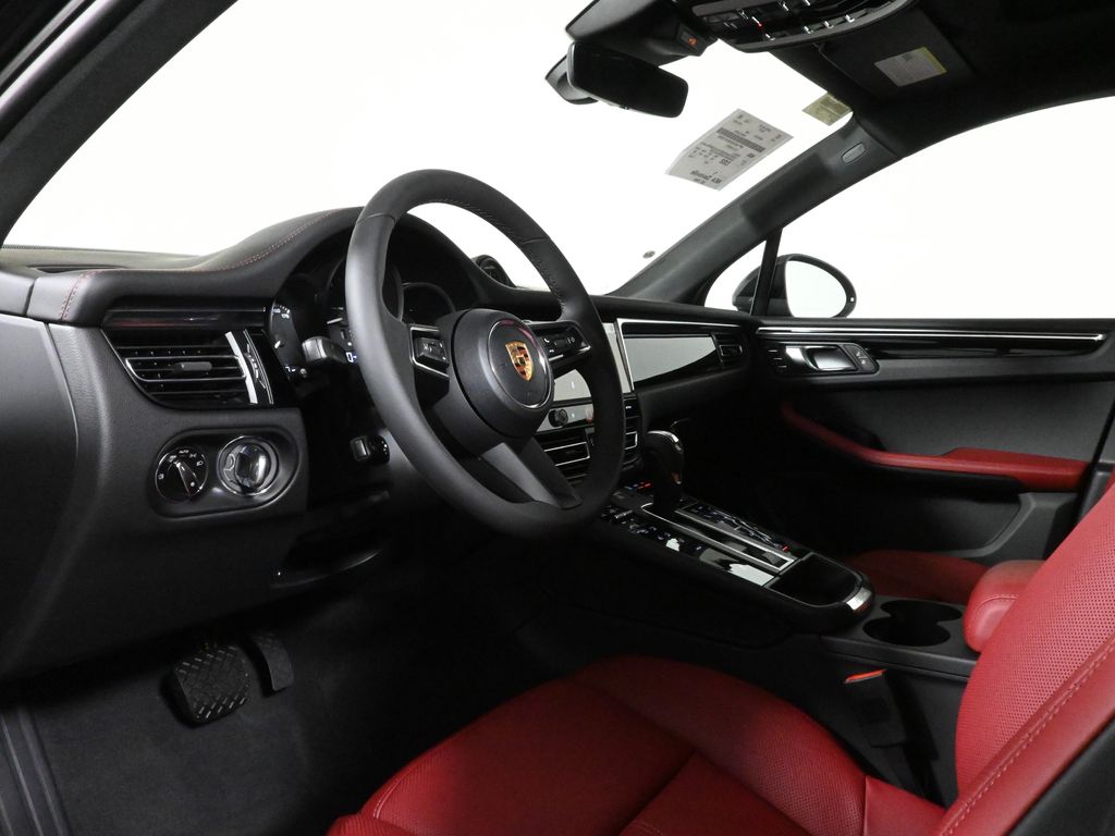 Thumbnail: 2025 Porsche Macan - 4