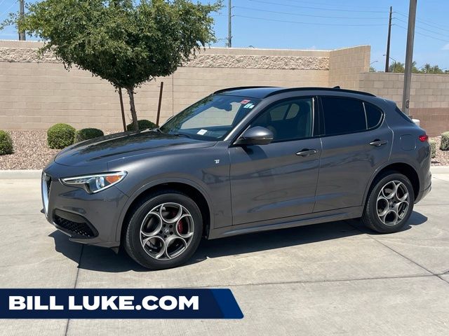 2023 Alfa Romeo Stelvio Gris (Vesuvio Gray Metallic) SUV/Crossover Tracción en las cuatro ruedas 8 velocidades Automática