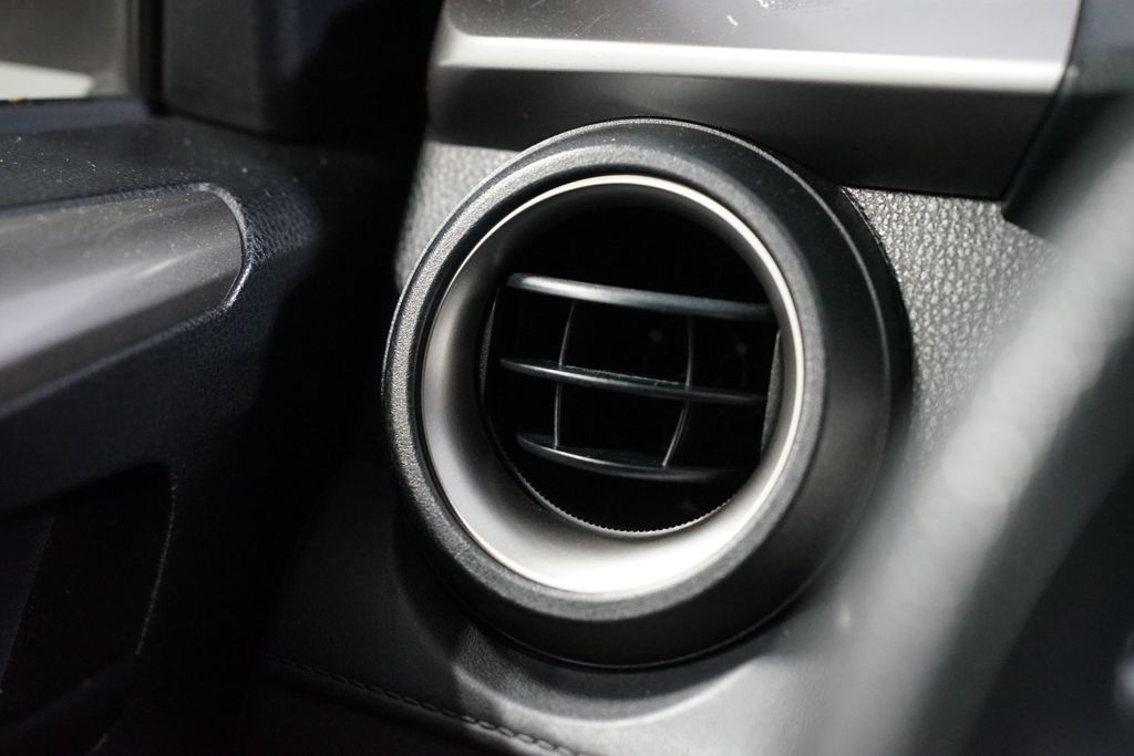 Thumbnail: 2017 Toyota RAV4 - 23