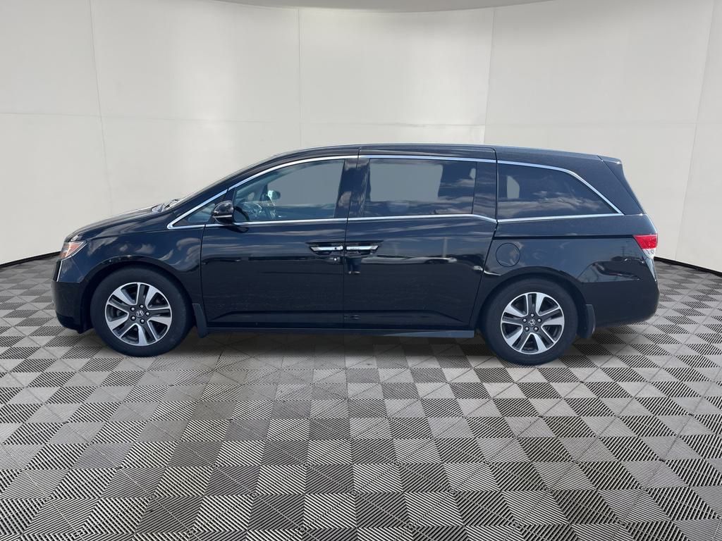 2015 Honda Odyssey Touring Elite photo 2