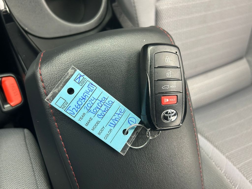 Used 2024 Ice Cap Toyota SE image 38