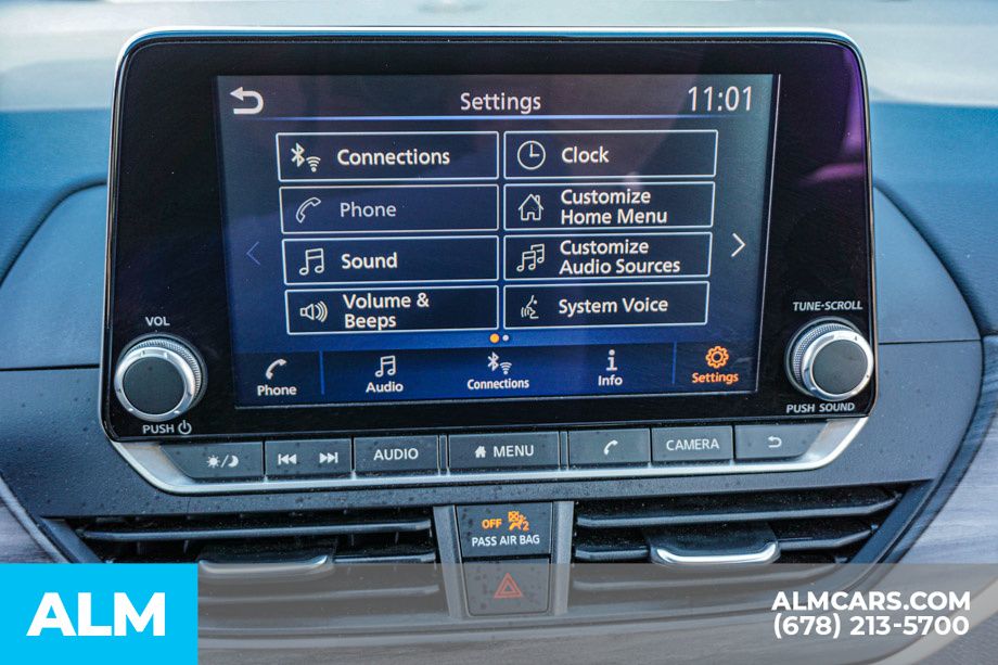 Used 2025 White Nissan 2.5 SV image 33