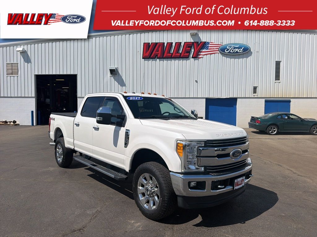 White Platinum Clearcoat Metallic 2017 Ford F-250 Super Duty Lariat Crew Cab 4WD Pickup Truck Four-Wheel Drive 6-Speed Automatic