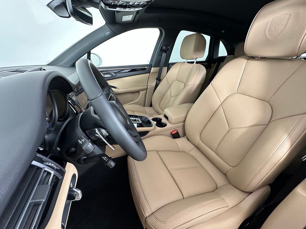 Thumbnail: 2026 Porsche Macan - 5