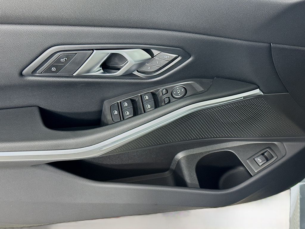 Thumbnail: 2026 BMW 3 Series - 20