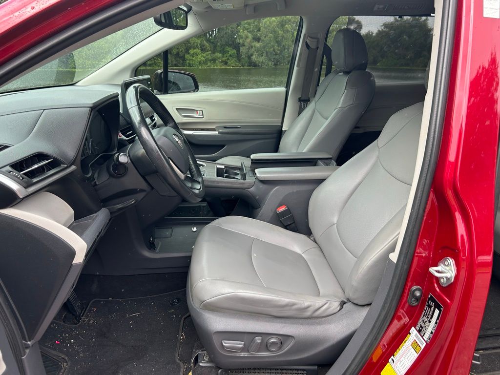 Thumbnail: 2021 Toyota Sienna - 15