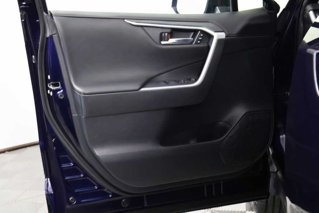 Thumbnail: 2022 Toyota RAV4 - 12