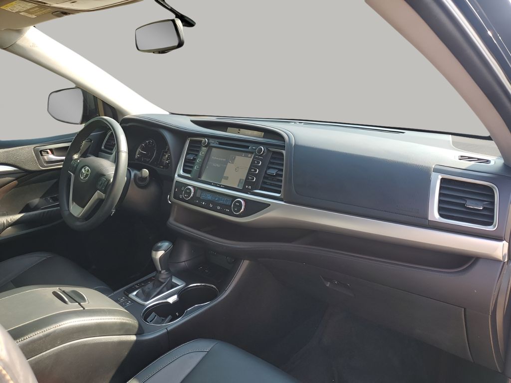 Used Car 2016 Toyota Highlander  Xle V6 For Sale In Austin, Texas