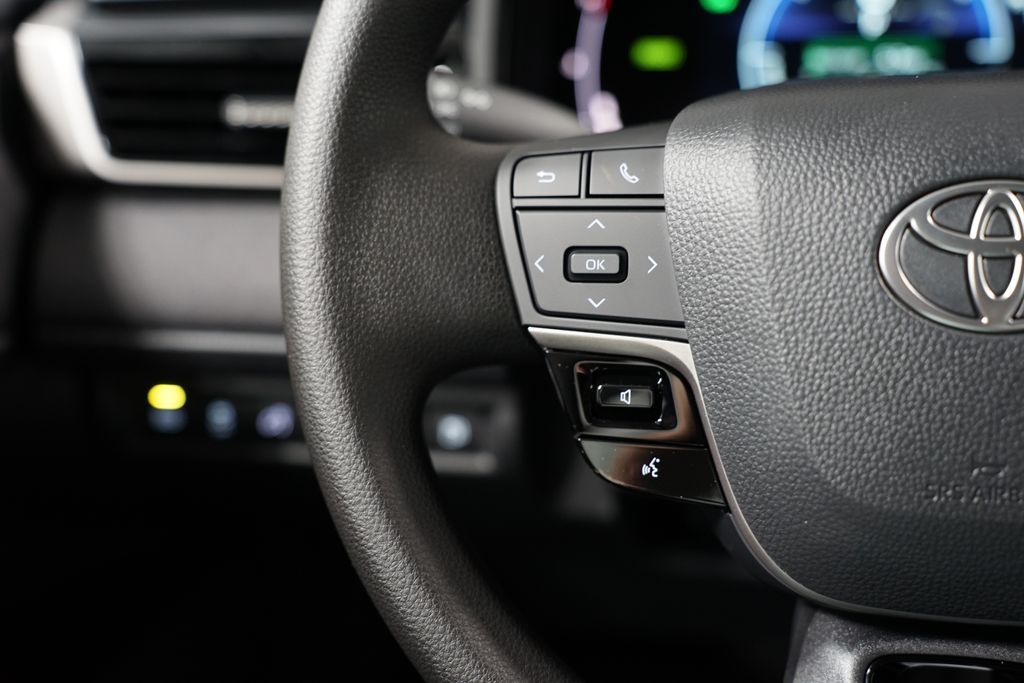 2025 Toyota Camry LE 14