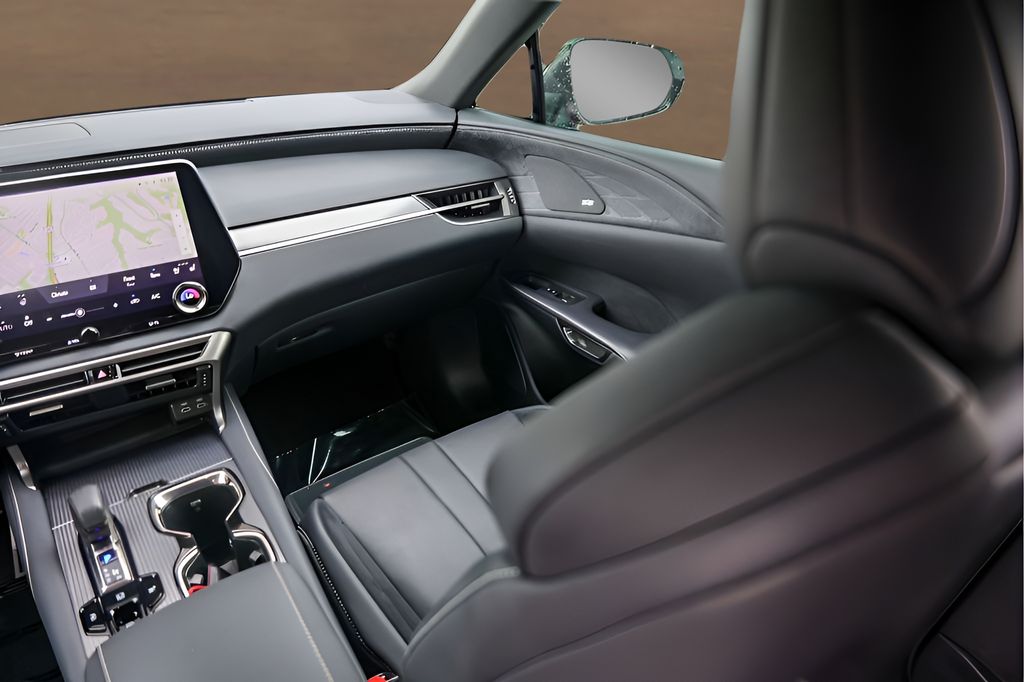 Used 2024 White Lexus 500h F SPORT Performance image 31