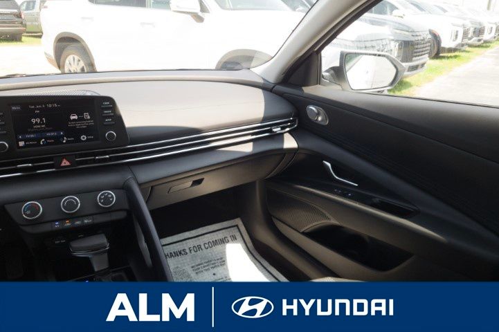 New 2026 White Hyundai SE image 18