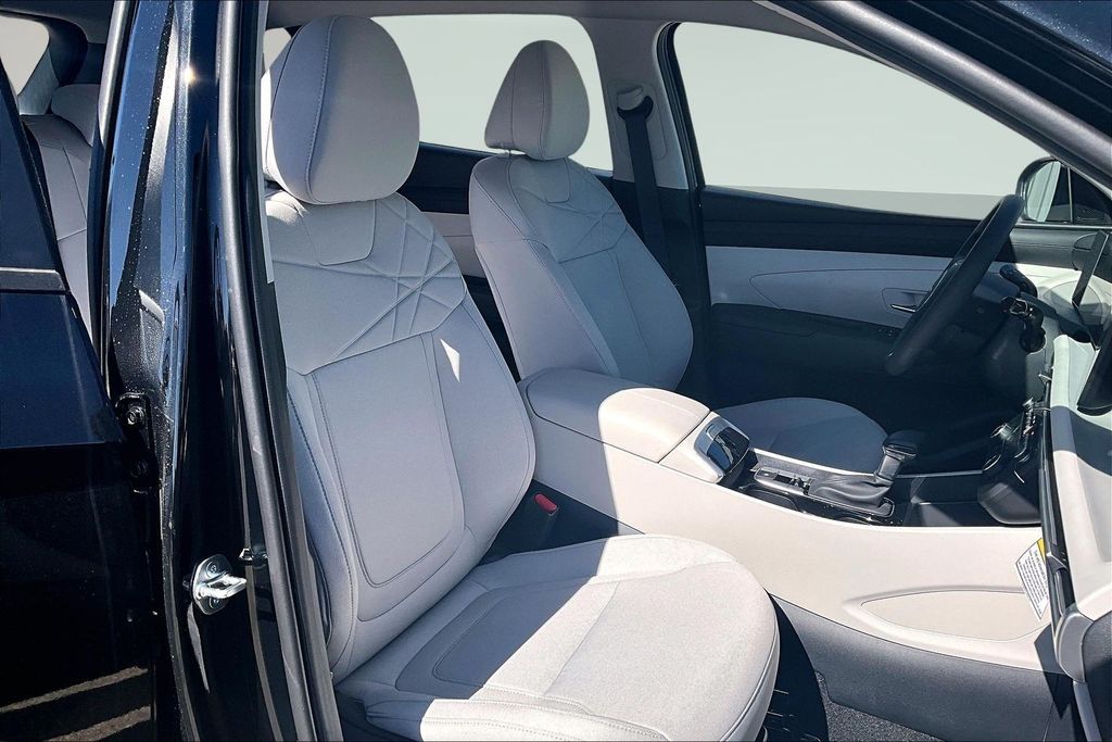 New 2026 Black Hyundai SE image 9