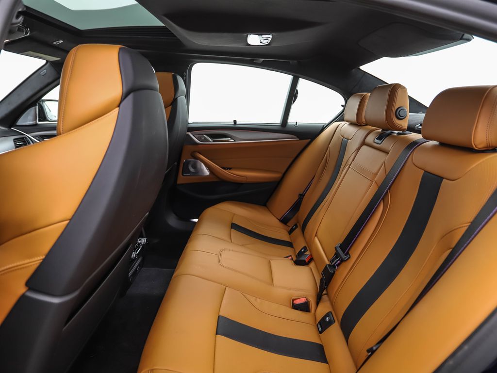 Thumbnail: 2022 BMW M5 - 21