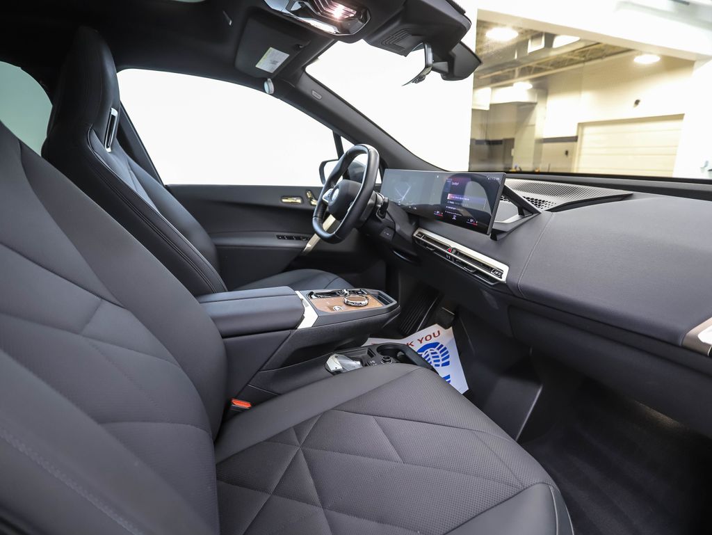 Thumbnail: 2023 BMW iX - 30