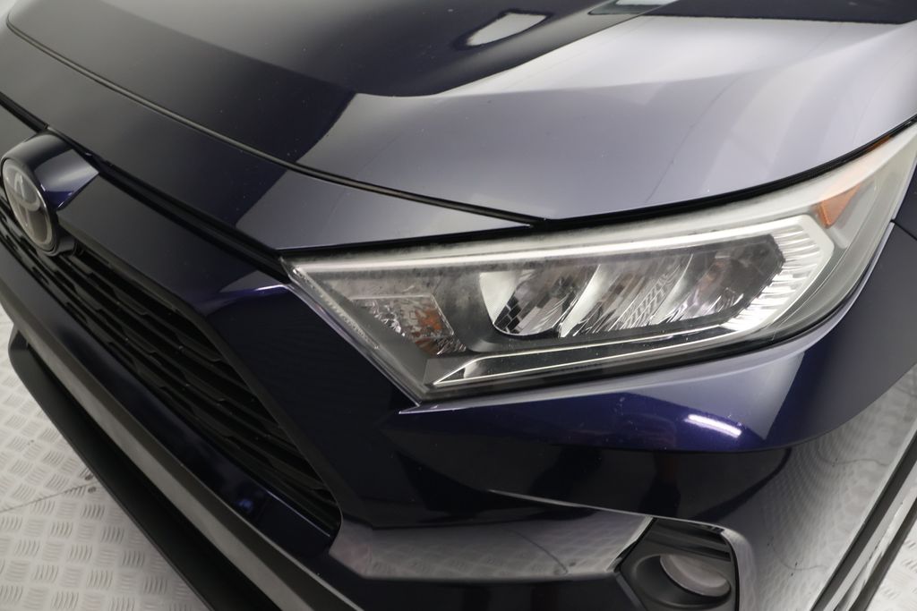 Thumbnail: 2021 Toyota RAV4 - 3