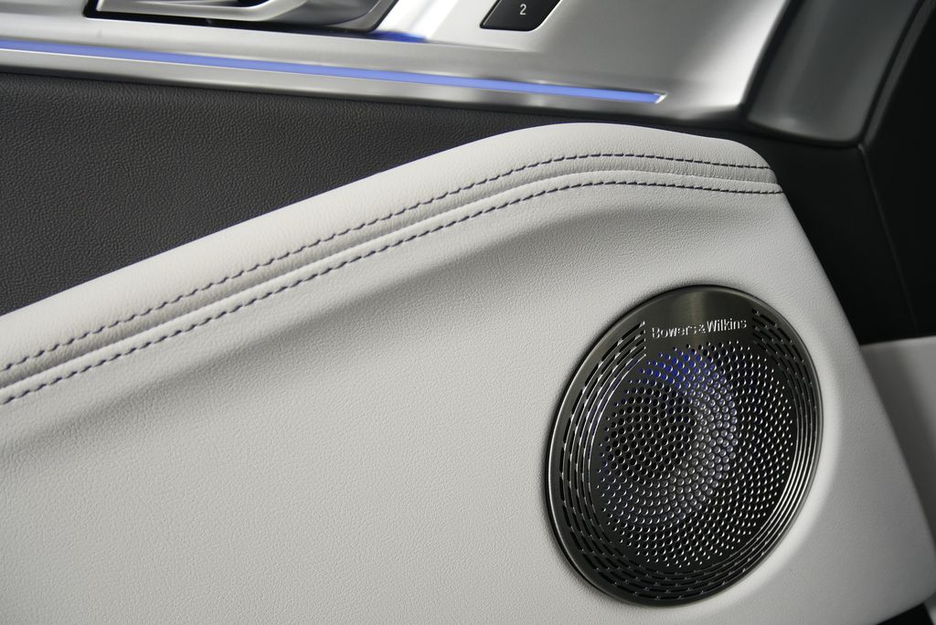 Thumbnail: 2026 BMW XM - 11