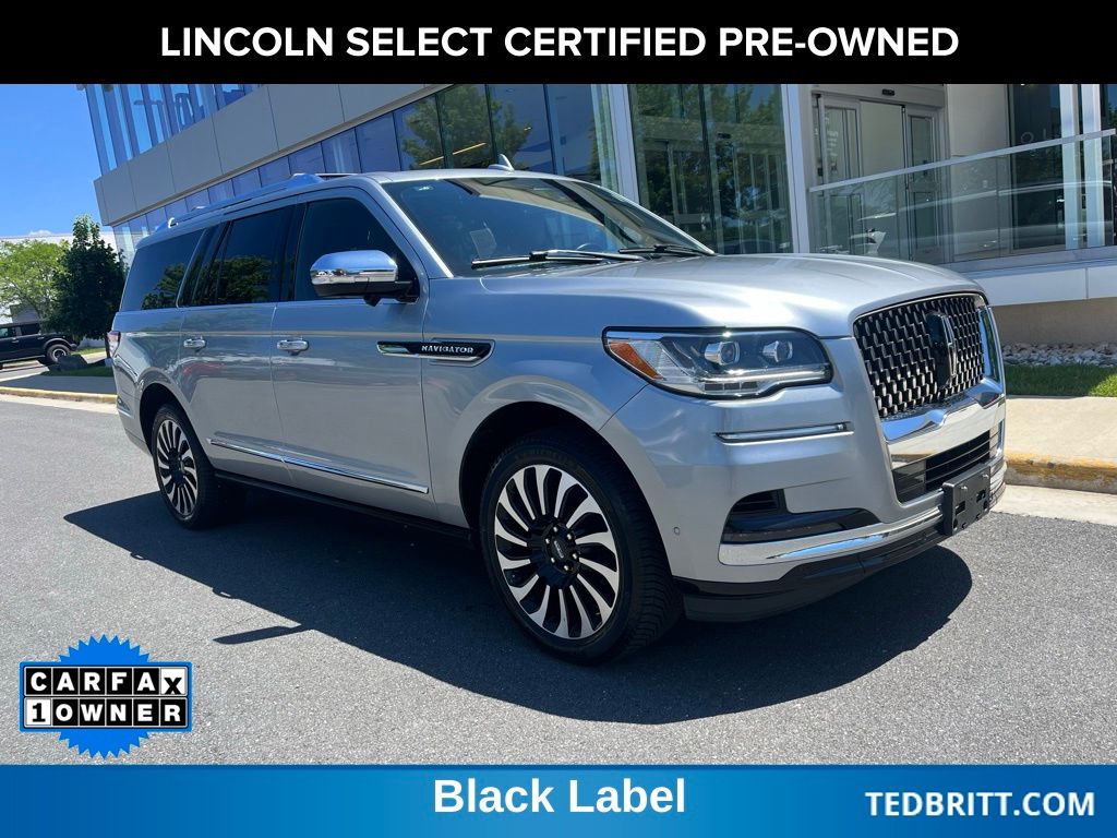 Silver Radiance Metallic Clearcoat 2023 Lincoln Navigator SUV / Crossover Four-Wheel Drive Automatic