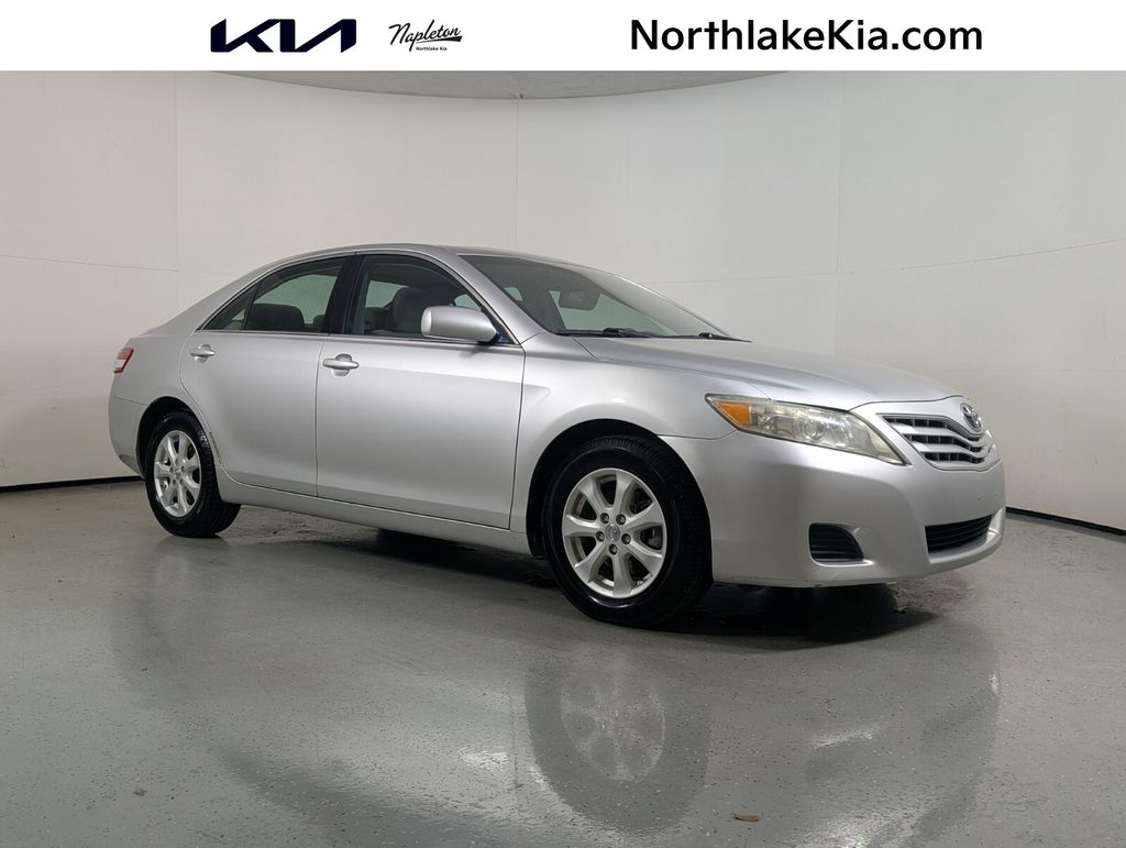 Classic Silver Metallic 2011 Toyota Camry LE Sedan Front-Wheel Drive 6-Speed Automatic Overdrive