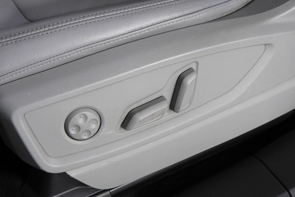 Thumbnail: 2022 Audi Q5 - 23