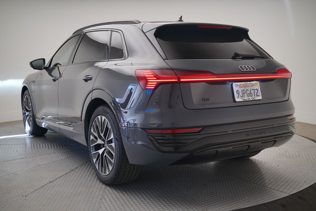 Thumbnail: 2024 Audi Q8 e-tron - 3