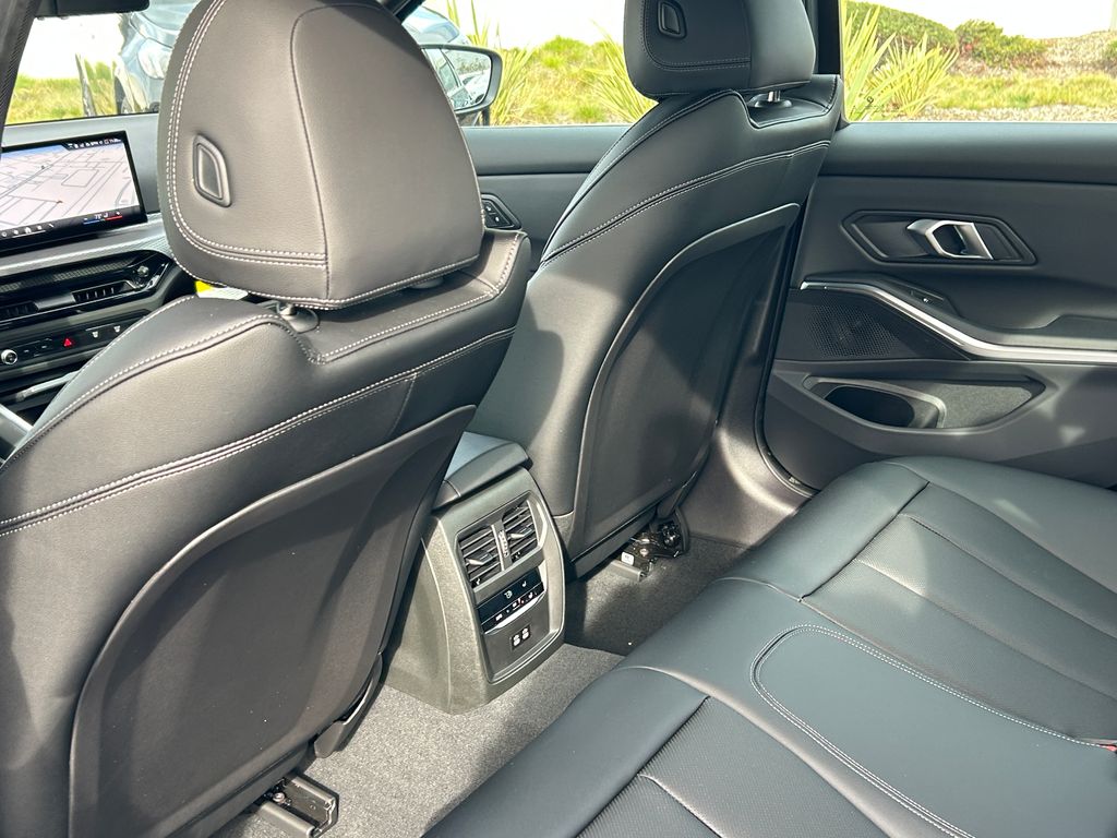 Thumbnail: 2026 BMW 3 Series - 31