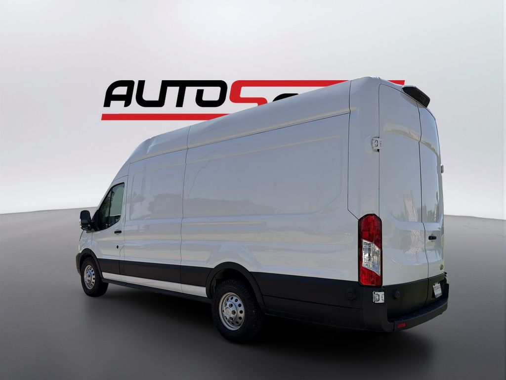 Used 2023 White Ford Base image 7
