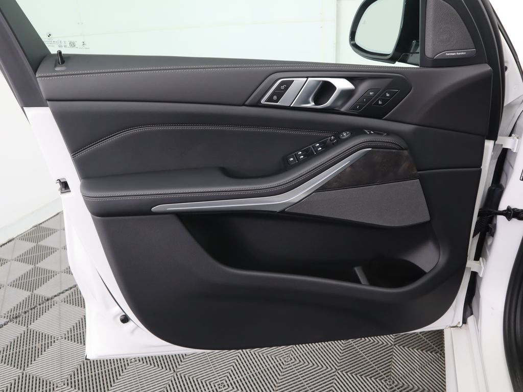 Thumbnail: 2025 BMW X5 - 25