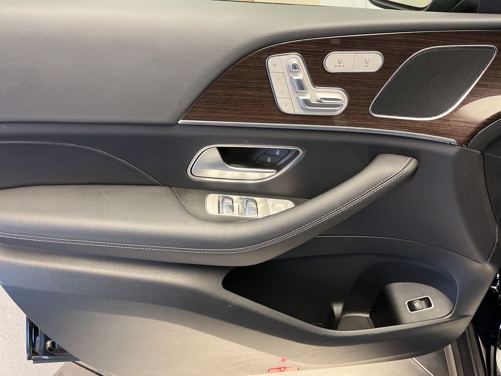 Thumbnail: 2025 Mercedes-Benz GLE - 11