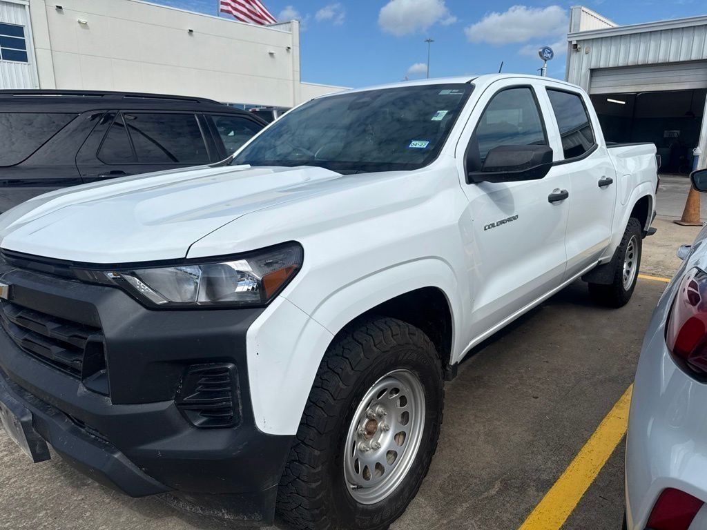 Summit White 2024 Chevrolet Colorado Pickup Truck Four-Wheel Drive 8-Speed Automatic